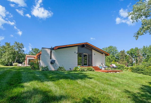 2330 N Pine Center Drive, West Bloomfield, MI 48323