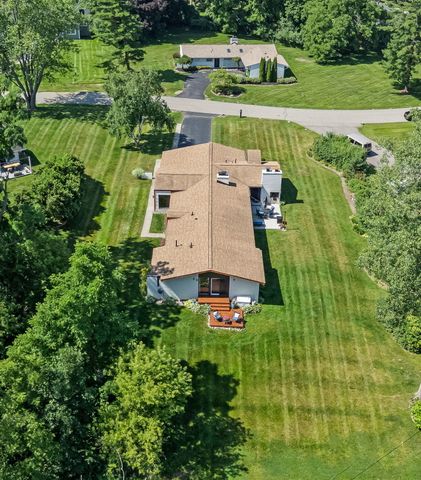 2330 N Pine Center Drive, West Bloomfield, MI 48323