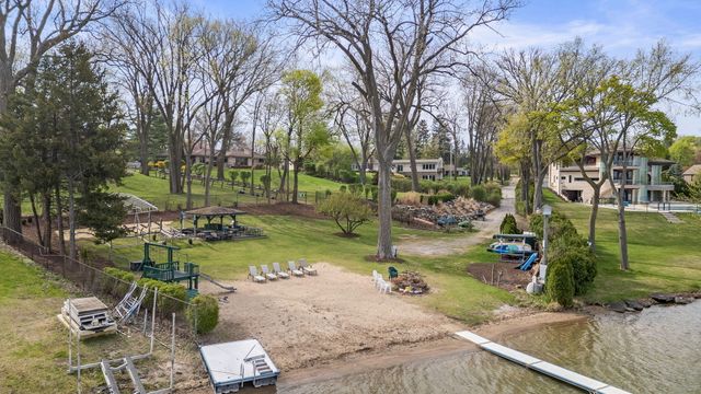 2330 N Pine Center Drive, West Bloomfield, MI 48323