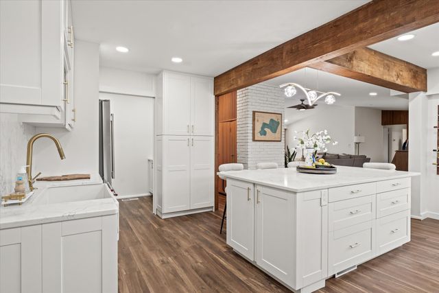 2330 N Pine Center Drive, West Bloomfield, MI 48323