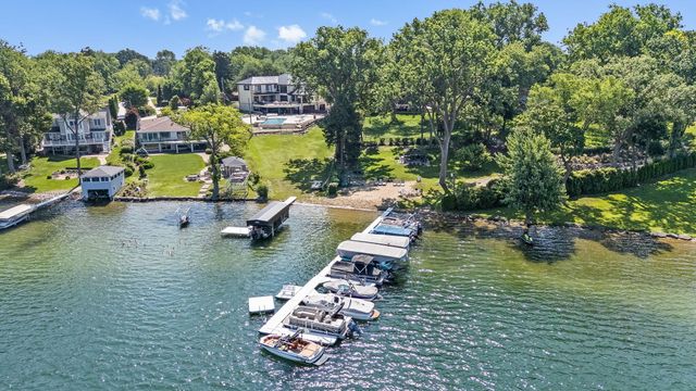 2330 N Pine Center Drive, West Bloomfield, MI 48323