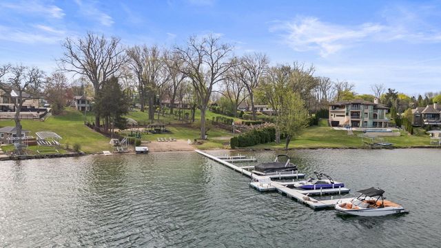 2330 N Pine Center Drive, West Bloomfield, MI 48323