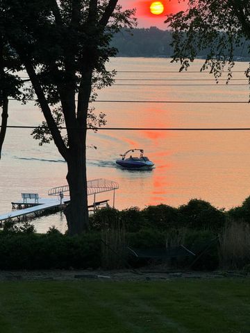 2330 N Pine Center Drive, West Bloomfield, MI 48323