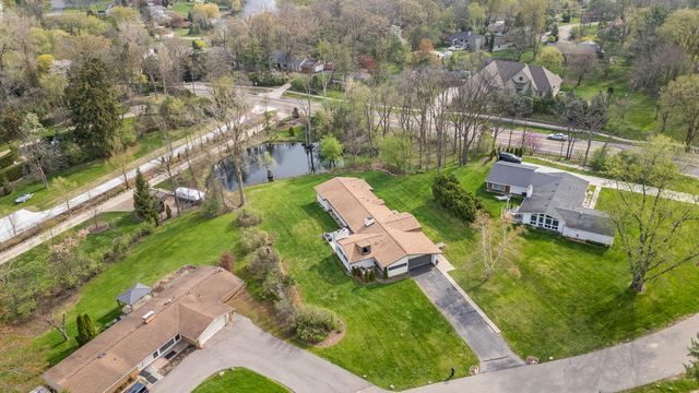 2330 N Pine Center Drive, West Bloomfield, MI 48323