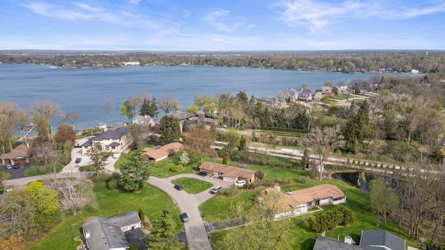 2330 N Pine Center Drive, West Bloomfield, MI 48323