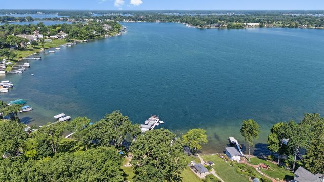 2330 N Pine Center Drive, West Bloomfield, MI 48323