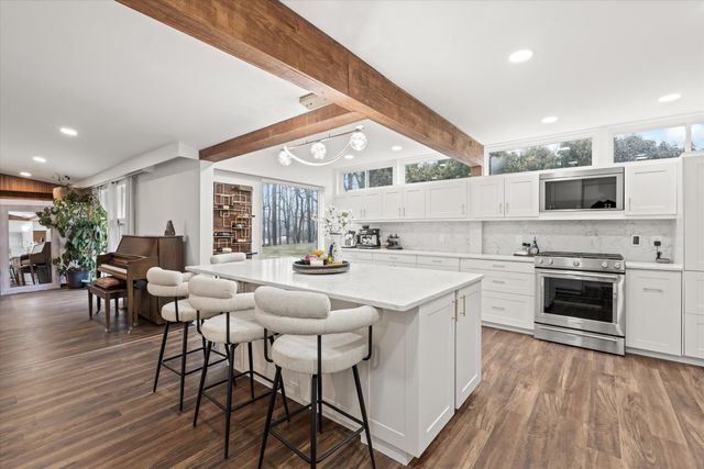 2330 N Pine Center Drive, West Bloomfield, MI 48323