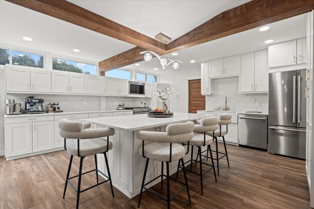 2330 N Pine Center Drive, West Bloomfield, MI 48323