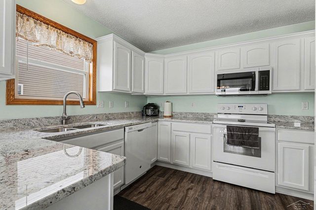 8426 Waxwing Drive, Freeland, MI 48623