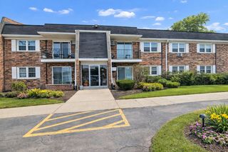 2431 Ogden Avenue 10, Downers Grove, IL 60515