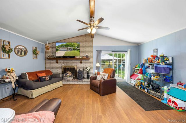 31720 Kelly Road, Roseville, MI 48066
