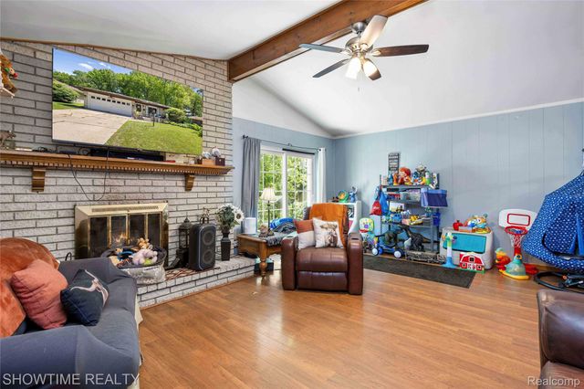 31720 Kelly Road, Roseville, MI 48066