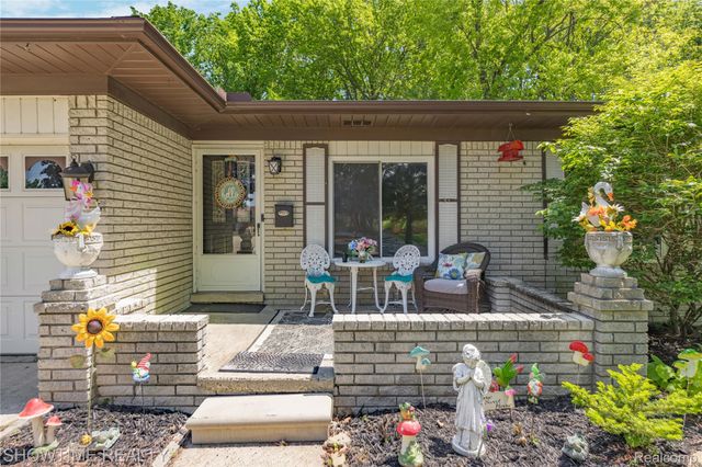 31720 Kelly Road, Roseville, MI 48066