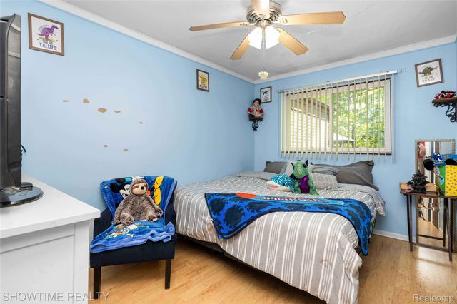 31720 Kelly Road, Roseville, MI 48066