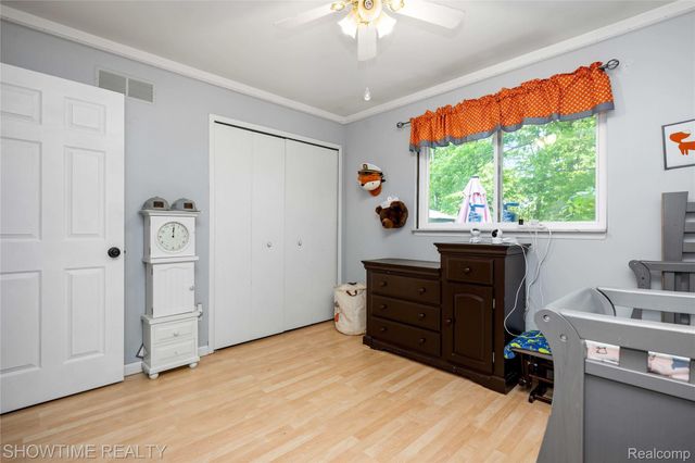 31720 Kelly Road, Roseville, MI 48066