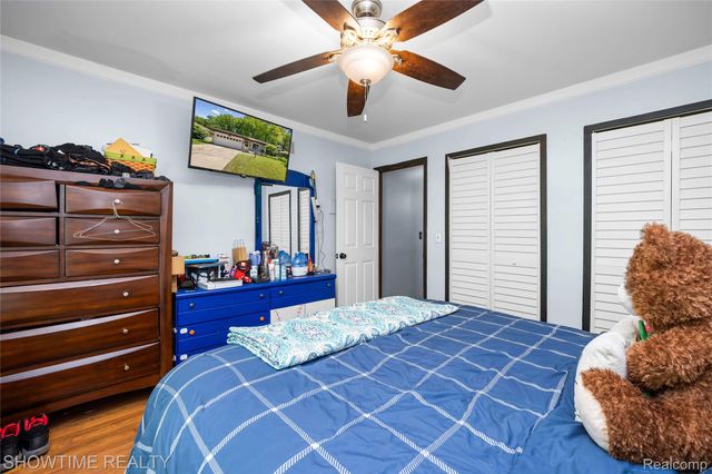 31720 Kelly Road, Roseville, MI 48066