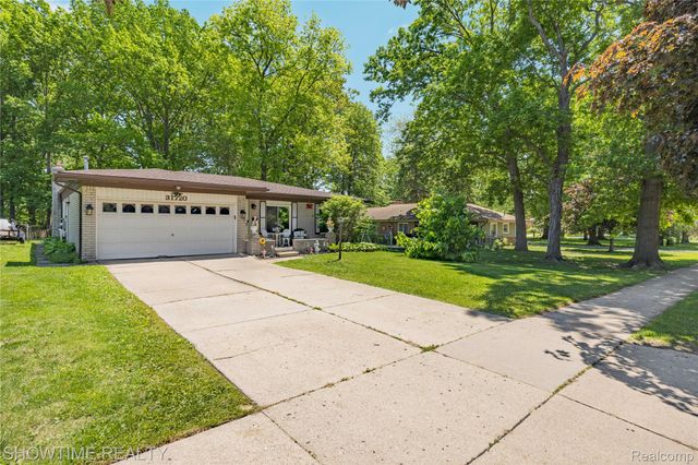 31720 Kelly Road, Roseville, MI 48066