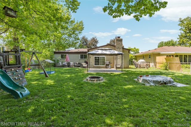 31720 Kelly Road, Roseville, MI 48066