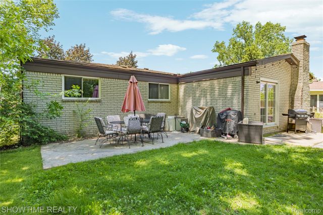 31720 Kelly Road, Roseville, MI 48066