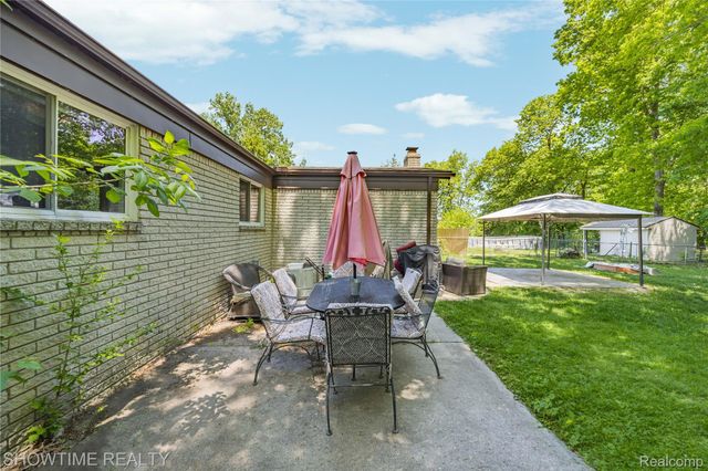 31720 Kelly Road, Roseville, MI 48066