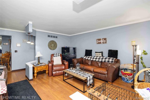 31720 Kelly Road, Roseville, MI 48066