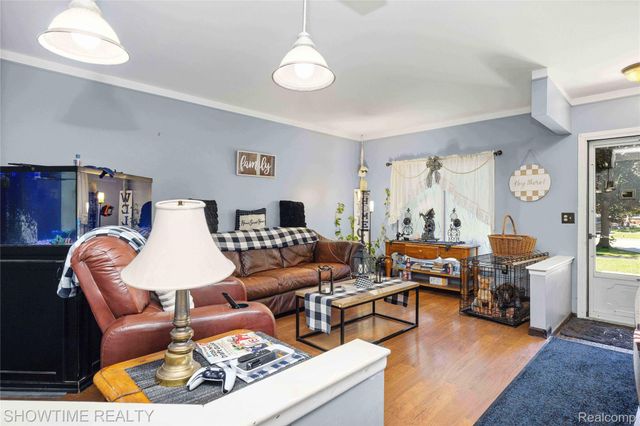 31720 Kelly Road, Roseville, MI 48066