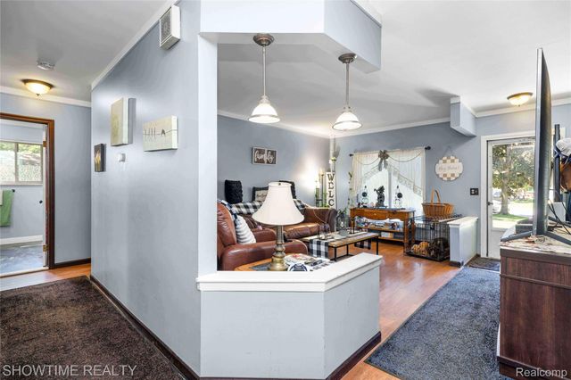 31720 Kelly Road, Roseville, MI 48066