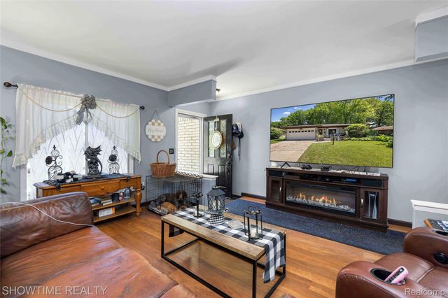 31720 Kelly Road, Roseville, MI 48066