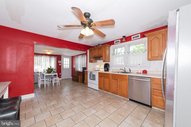 19 S 1ST RD, Hammonton, NJ 08037