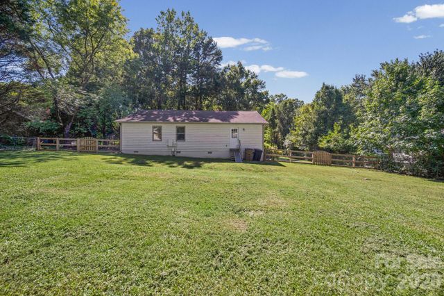3600 Wonderland Drive, Matthews, NC 28104