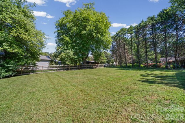 3600 Wonderland Drive, Matthews, NC 28104