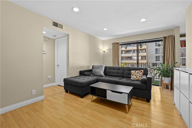 285 S Sierra Madre Boulevard D, Pasadena, CA 91107