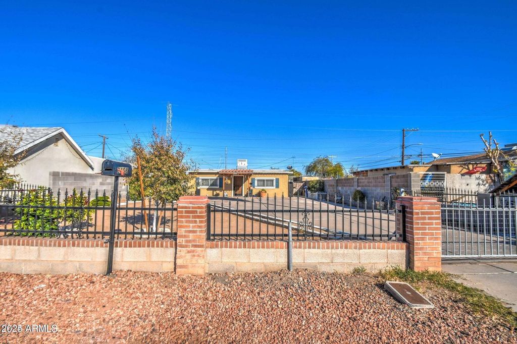 2108 W HADLEY Street, Phoenix, AZ 85009 — exterior