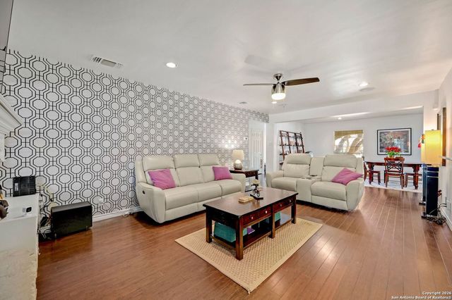 133 Garrapata Ln, San Antonio, TX 78232