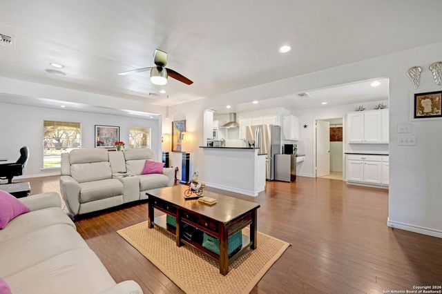 133 Garrapata Ln, San Antonio, TX 78232