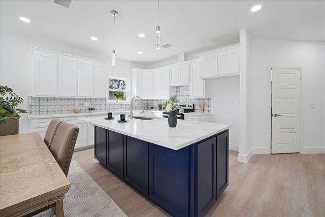 120 Running Deer Road, Mabank, TX 75156