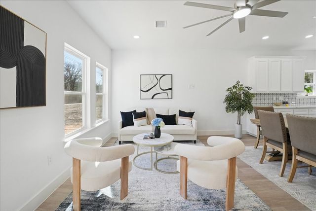 120 Running Deer Road, Mabank, TX 75156