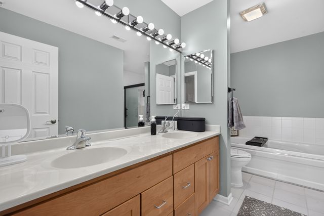 50 N Bokelman Street 534, Roselle, IL 60172