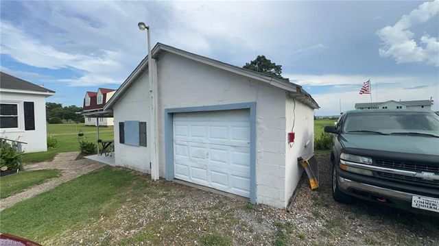 1978 Jenkins Neck RD, Hayes, VA 23072