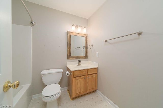 6025 Fording Creek Lane, Kernersville, NC 27284