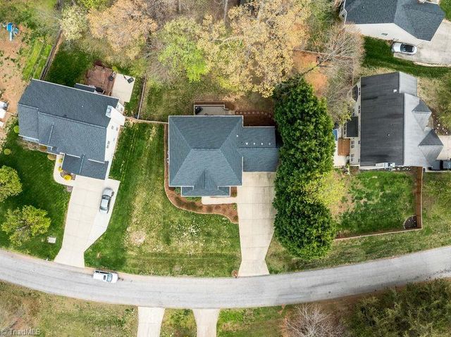 6025 Fording Creek Lane, Kernersville, NC 27284