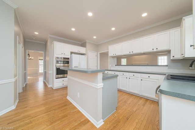 6025 Fording Creek Lane, Kernersville, NC 27284