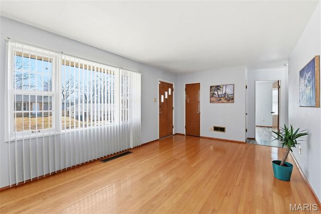 10129 Ventura Drive, St Louis, MO 63136