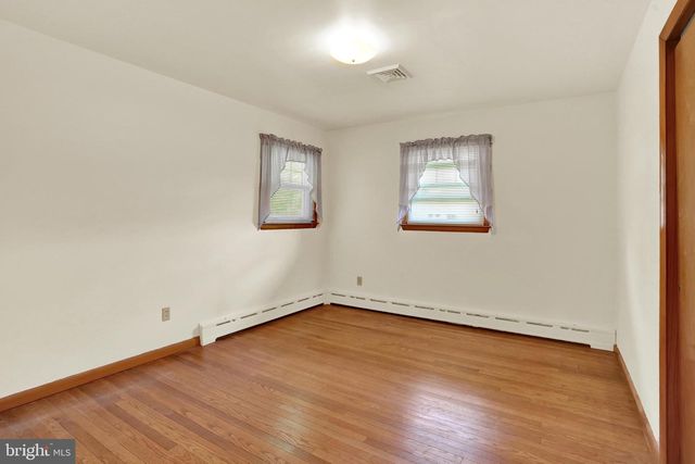 211 E RACE ST, Fleetwood, PA 19522