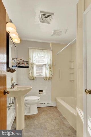 211 E RACE ST, Fleetwood, PA 19522