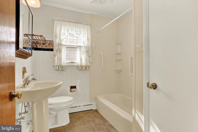 211 E RACE ST, Fleetwood, PA 19522