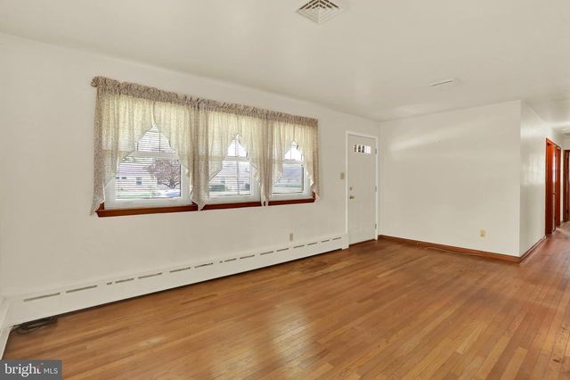 211 E RACE ST, Fleetwood, PA 19522
