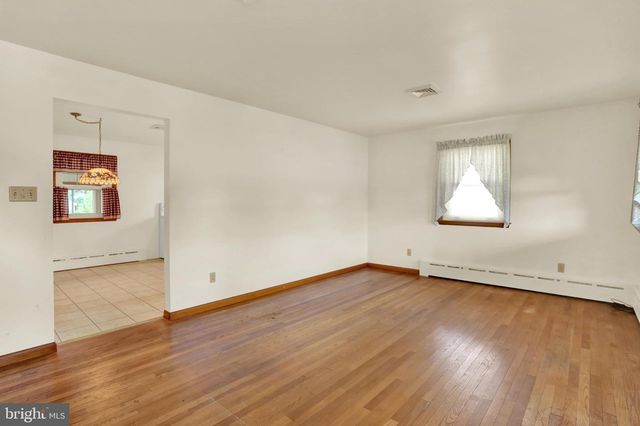 211 E RACE ST, Fleetwood, PA 19522