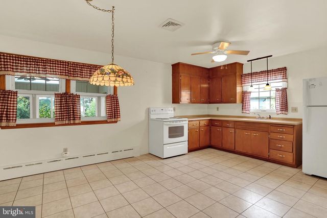211 E RACE ST, Fleetwood, PA 19522