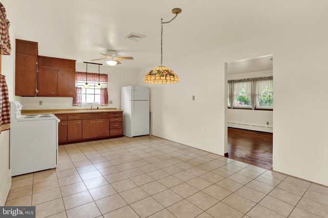 211 E RACE ST, Fleetwood, PA 19522